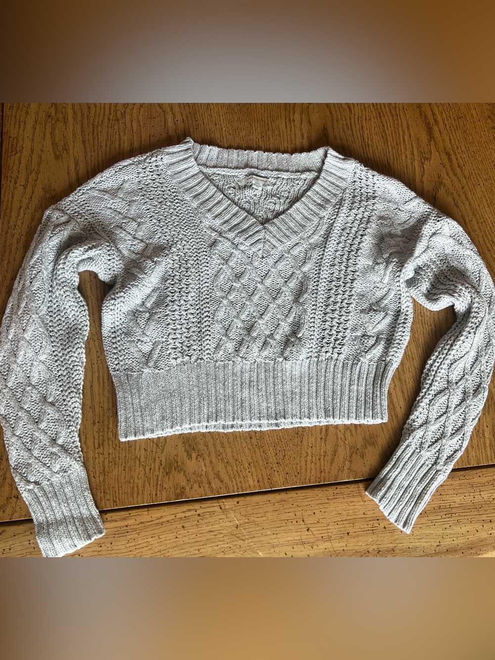 American Eagle Cable Knit V-Neck Cropped Sweater - Light Gray Women’s M